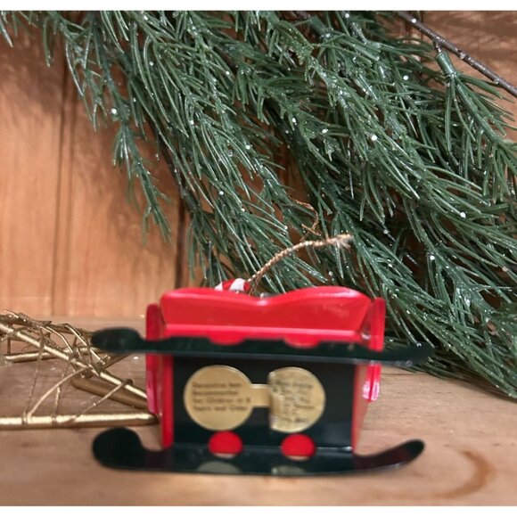 Vintage Russ Flocked Teddy Bear Sleigh Christmas Bottle Brush Tree Ornament - Picture 3 of 3